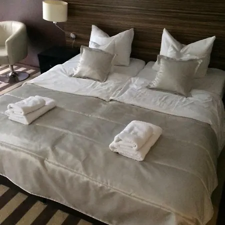 Apartament 444 *