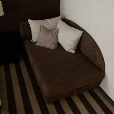 Apartament 444 *